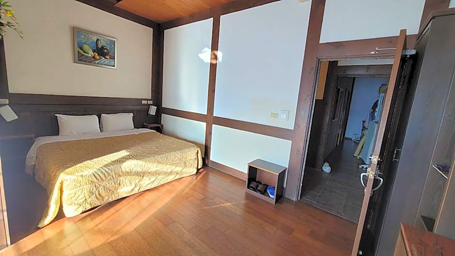 Maple Leaf Holiday Villa