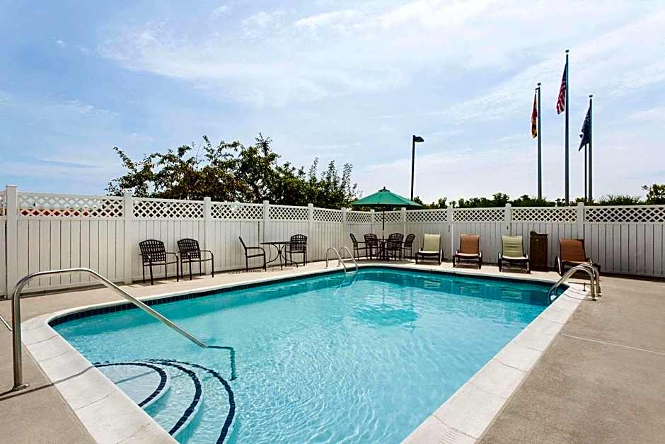 Country Inn & Suites by Radisson, Bel Air/Aberdeen, MD