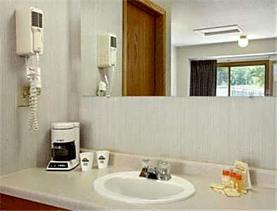 Studio Suite with Three Queen Beds - Non-Smoking