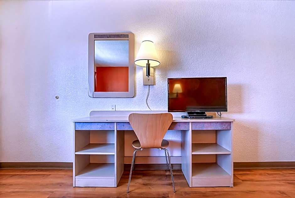 Super 8 by Wyndham Livermore