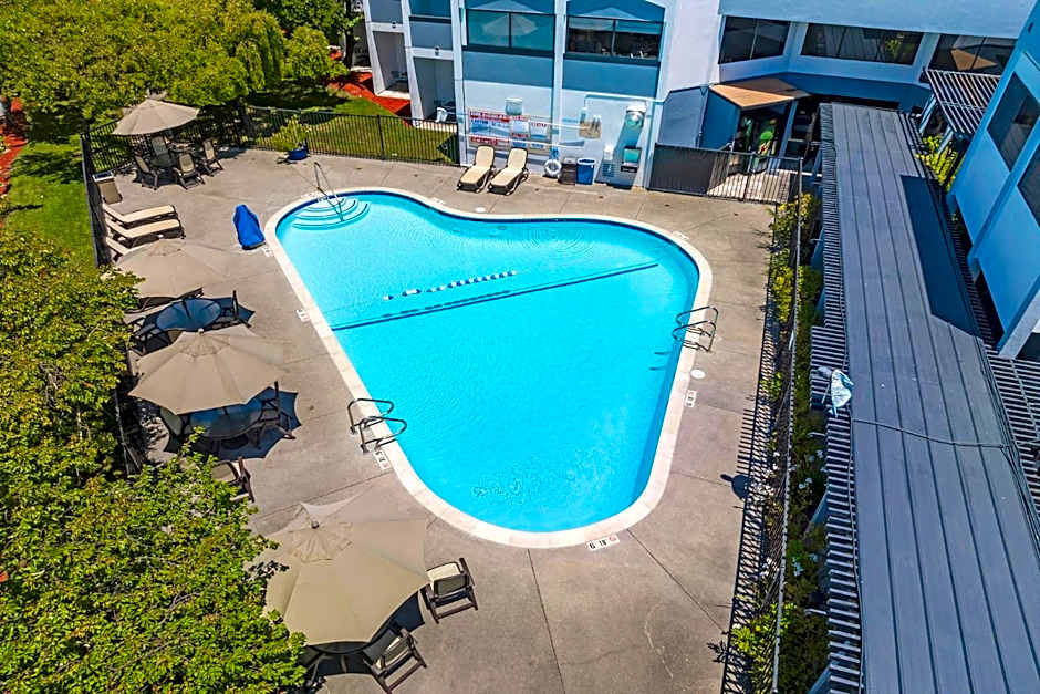 Best Western Plus Wine Country Inn & Suites