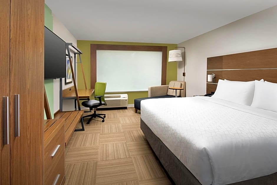 Holiday Inn Express & Suites North Brunswick