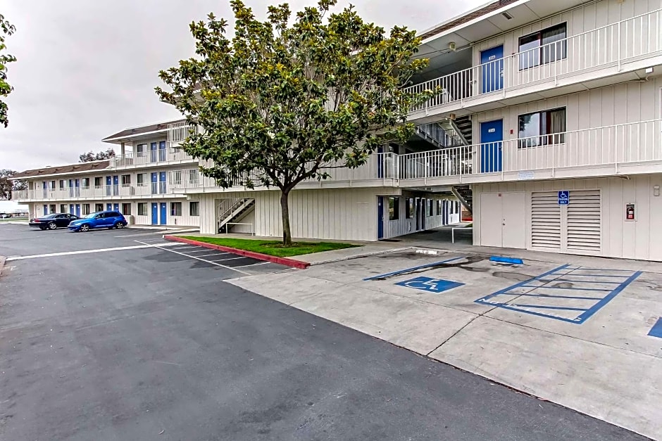 Motel 6-Salinas, CA - South - Monterey Area