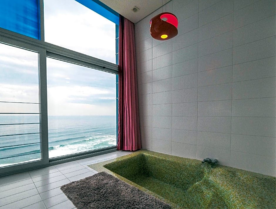 Haslla Art World Museum Hotel