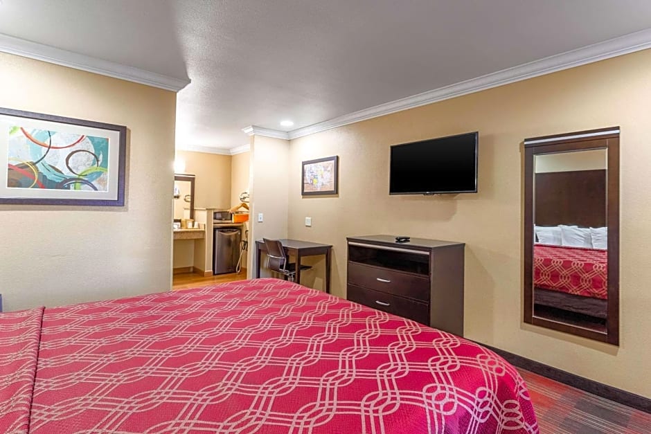 Econo Lodge Inn & Suites Escondido