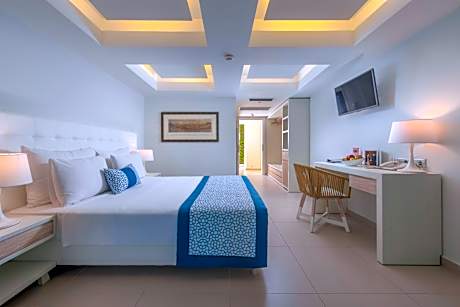 Family Room with Garden View