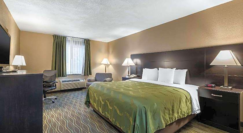 Quality Inn & Suites Des Moines - Merle Hay Road