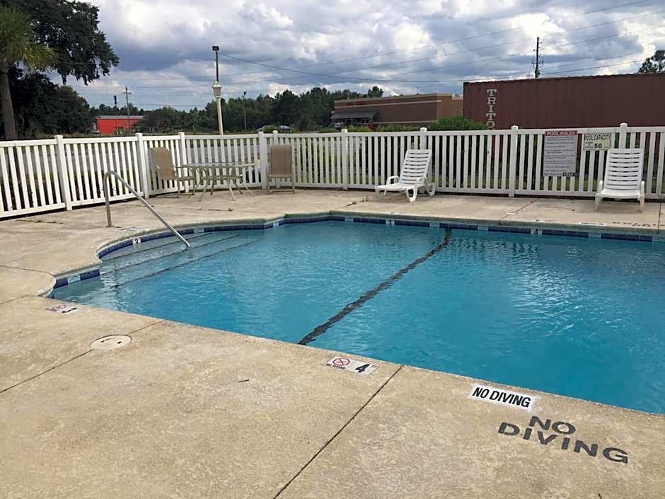 Americas Best Value Inn & Suites Brunswick