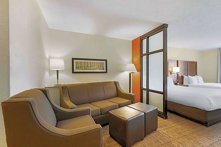 Comfort Suites East Lincoln - Mall Area