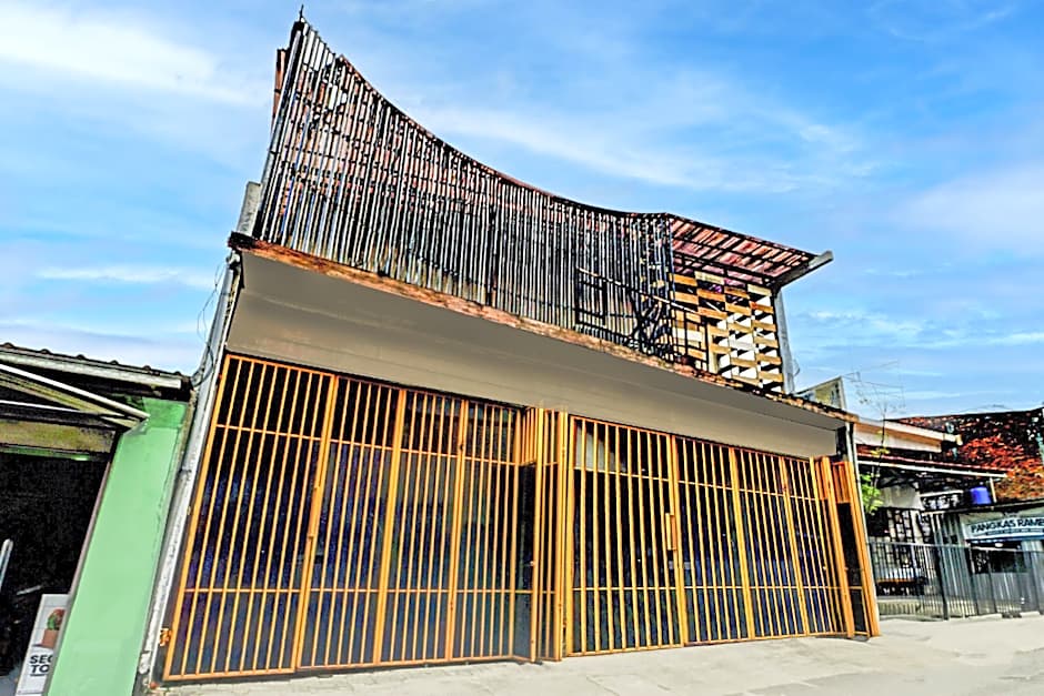 Hotel O Surabaya near Surabaya Town Square formerly Kupang Gunung Residence