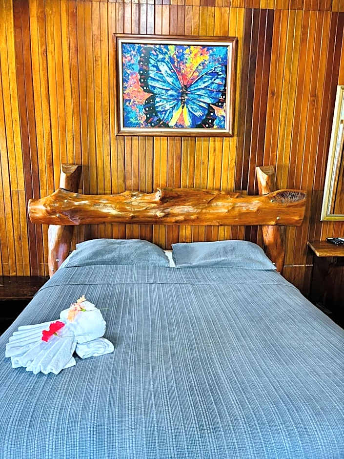 Hotel La Isla Inn