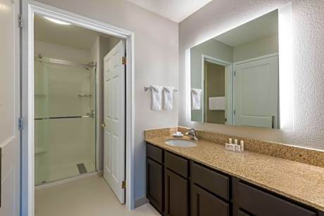 Two-Bedroom Suite with Roll In Shower - Mobility/Hearing Accessible