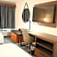 La Quinta Inn & Suites by Wyndham Auburn - University Area