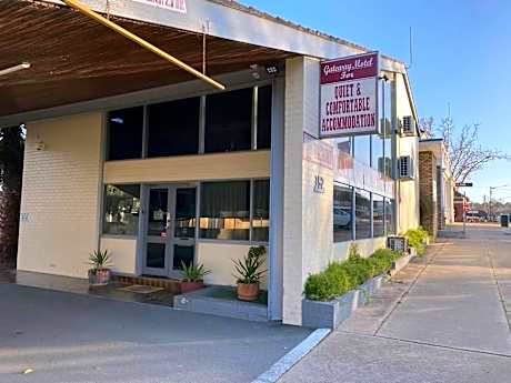 Gateway Motor Inn