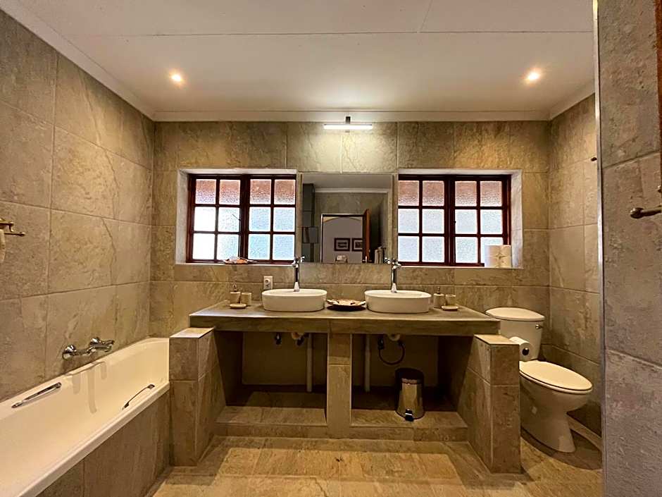 MILIMA Big 5 Safari Lodge