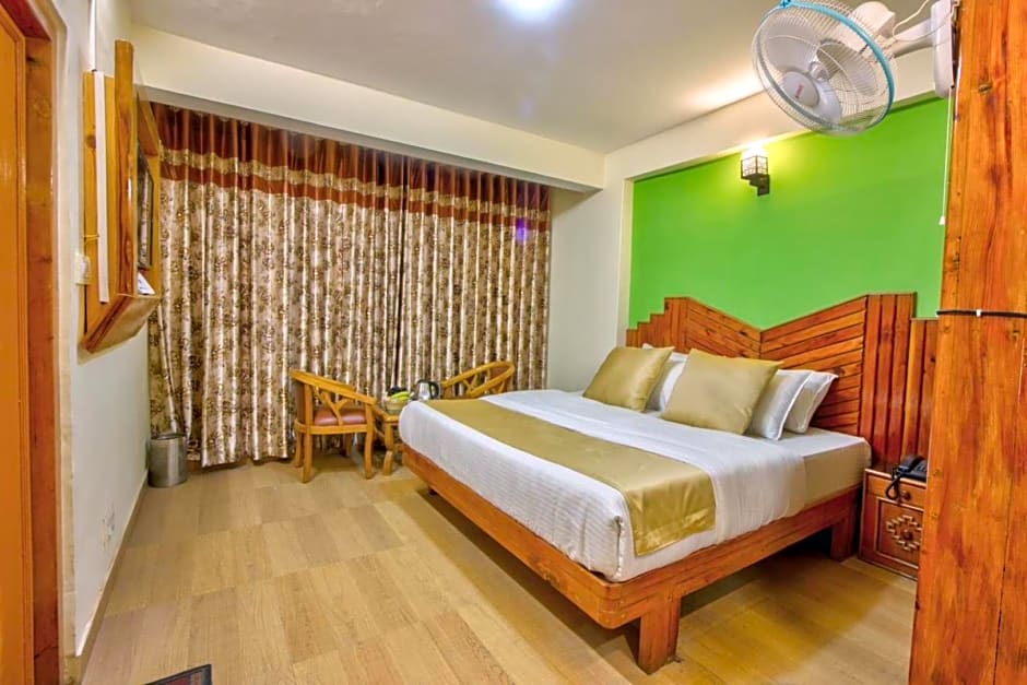 Goroomgo Samiru Manali 