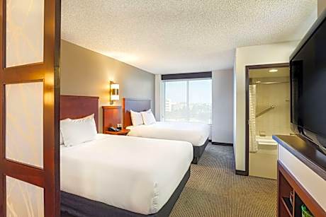 Queen Room with Two Queen Beds and Sofa Bed - High Floor