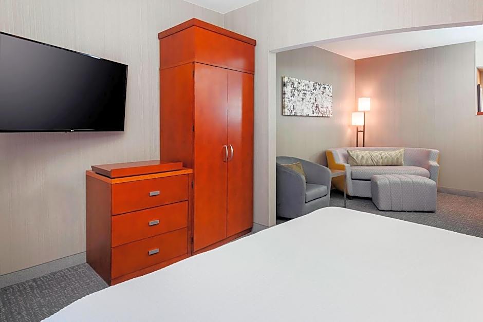 Courtyard by Marriott Dallas Arlington South