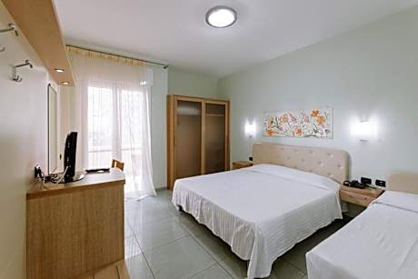 Comfort Triple Room