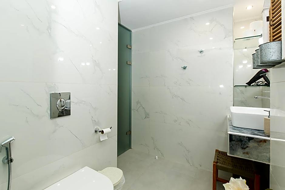 Arodamos Studios & Apts