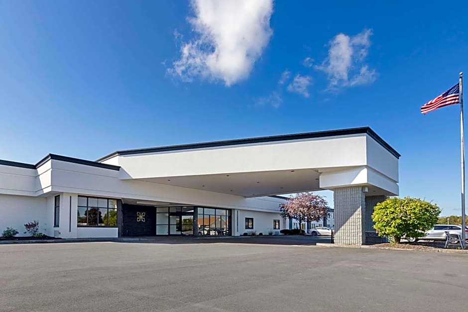 The Lux Hotel & Conference Center, an Ascend Collection Hotel