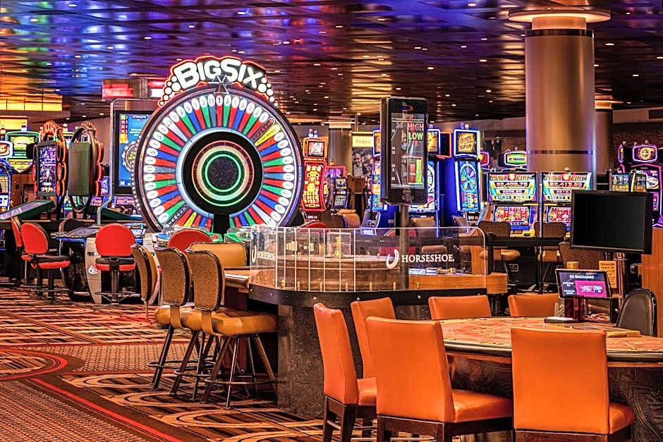 HoteLumiere at the Arch - A Caesars Rewards Destination 