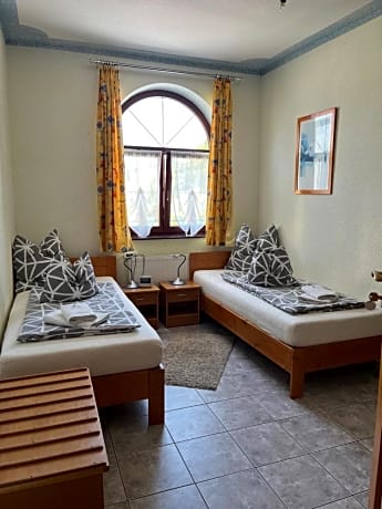 2 Beds