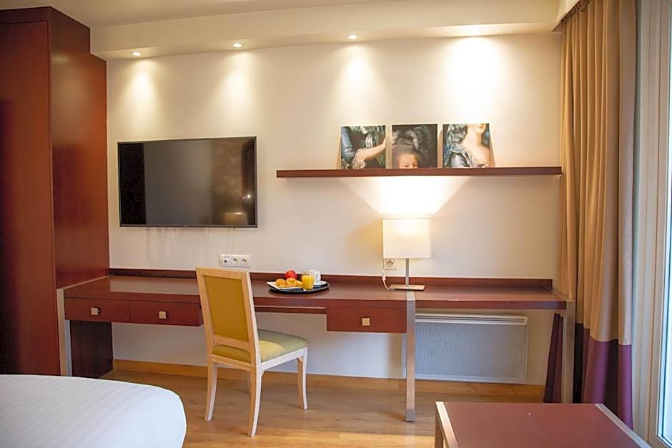Clarion Paris CDG Airport