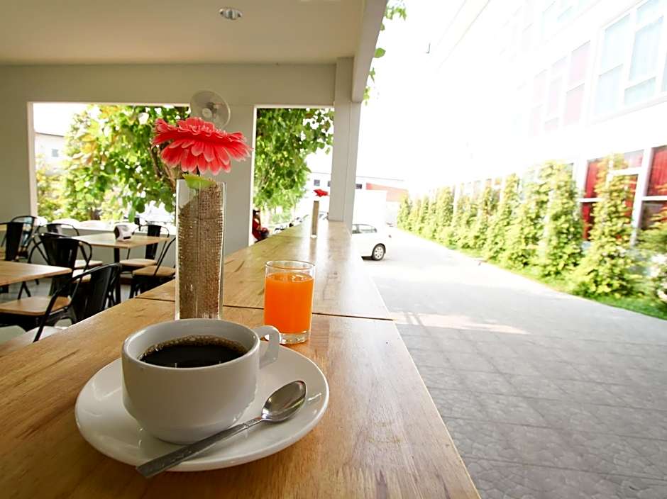 The Zell Budget Hotel Buriam