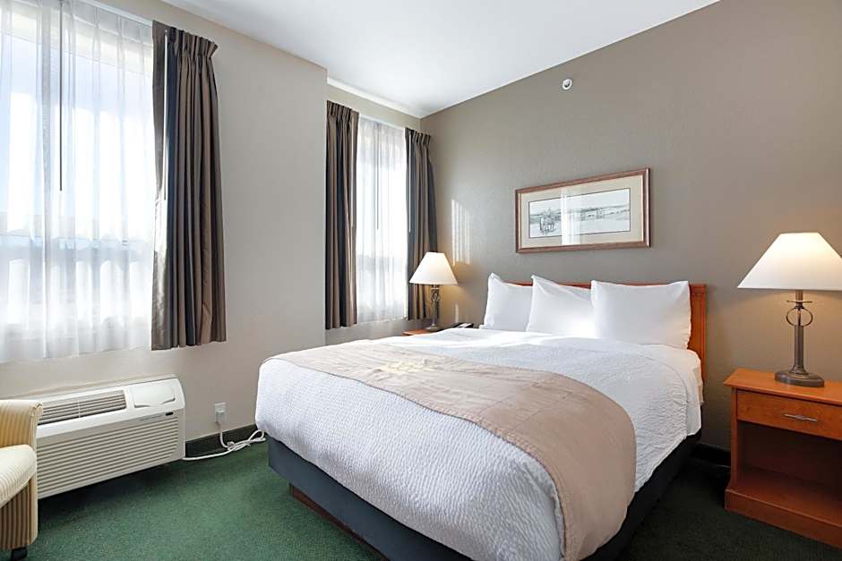 Lakeview Inns & Suites - Okotoks