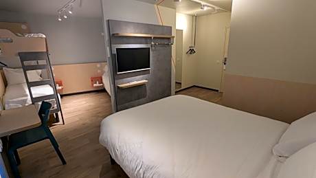 Family Room with One Double, Two Single and One Bunk Bed