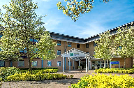 Holiday Inn Express Milton Keynes By IHG