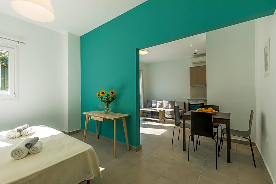 Local Hostel & Suites