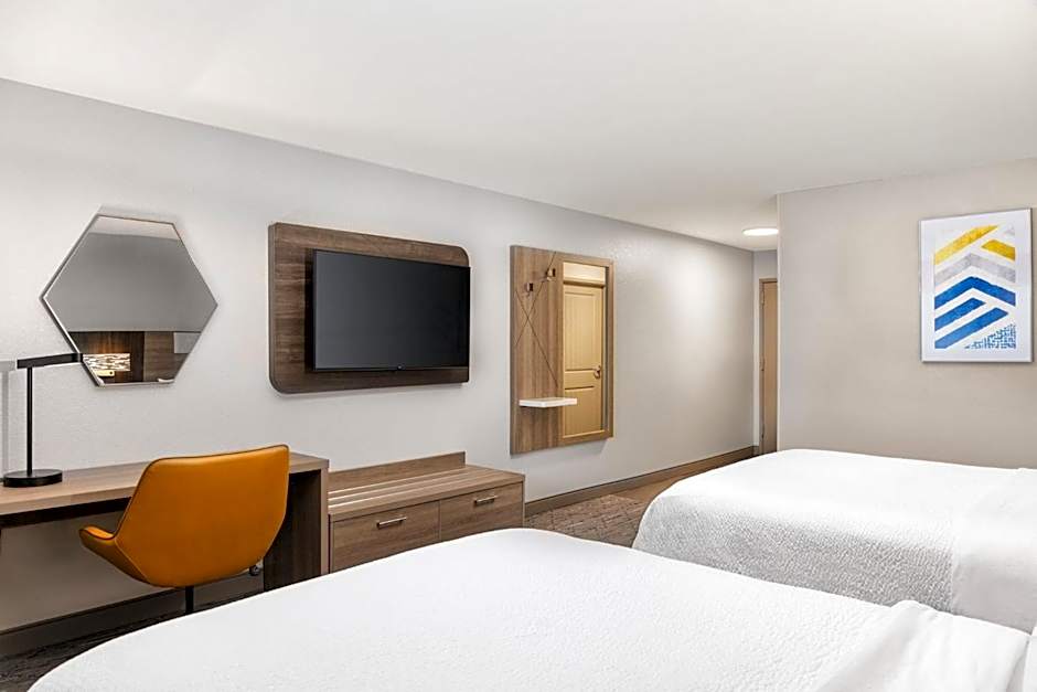Holiday Inn Express & Suites - Green Bay East By IHG