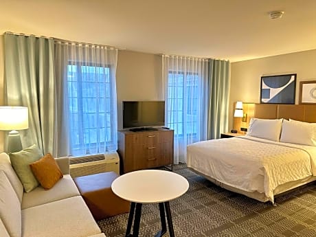 Queen Studio Suite