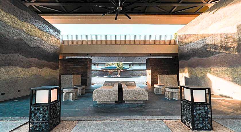 The Funny Lion - Puerto Princesa