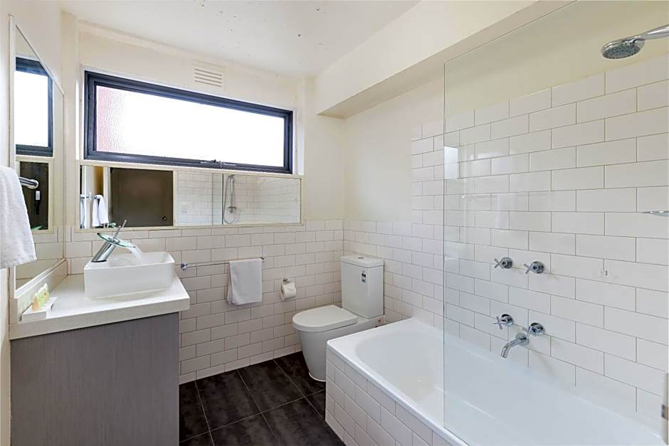 City Edge East Melbourne Apartment Hotel