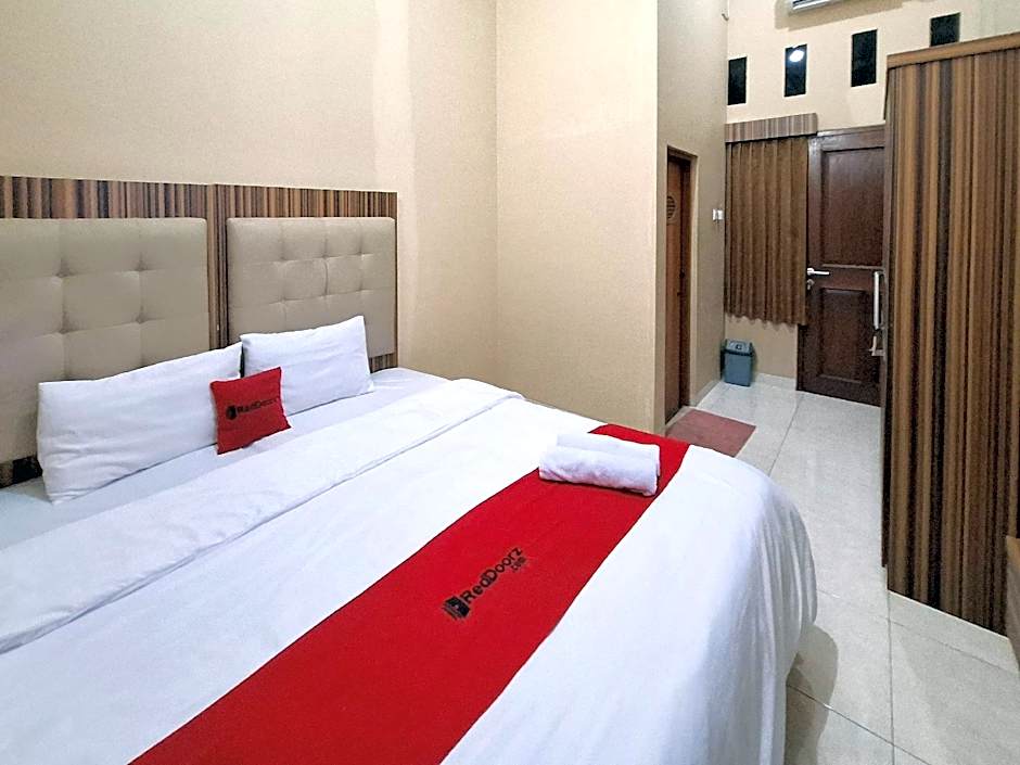 RedDoorz Syariah Near Exit Toll Pekalongan 2