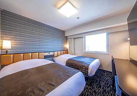 Standard Twin Room with Public Bath Access (Central Tower) - Non-Smoking