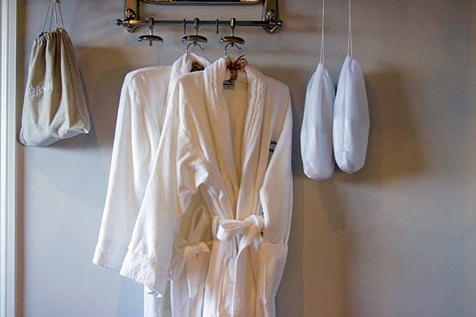 The Peacock at Barlow