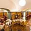 Le Petit Hotel