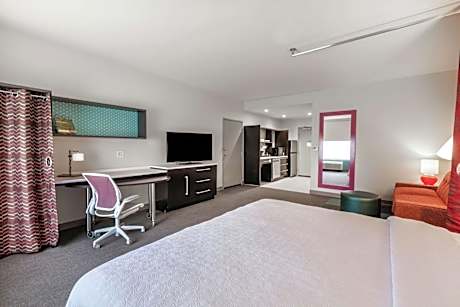 King Studio Suite - Mobility Access/Non-Smoking