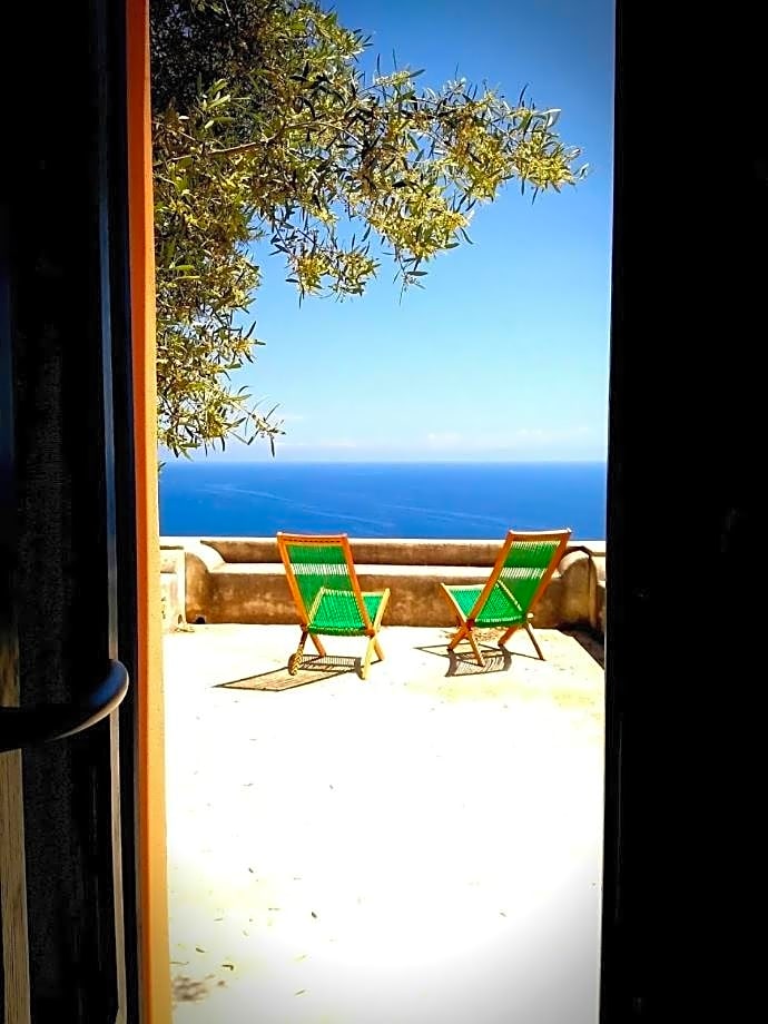 Alicudi Giardino dei Carrubi- al gradino 365