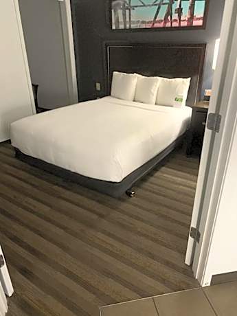 Queen Room with Accessible Shower - Disability Access