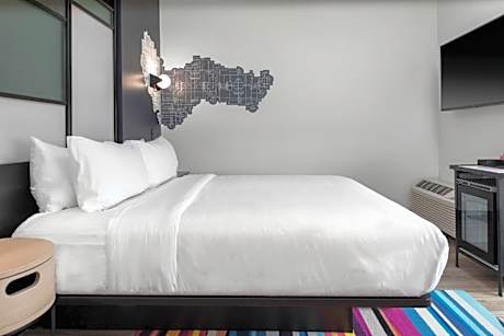 King Room with Adapted Tub - Mobility and Hearing Accessible