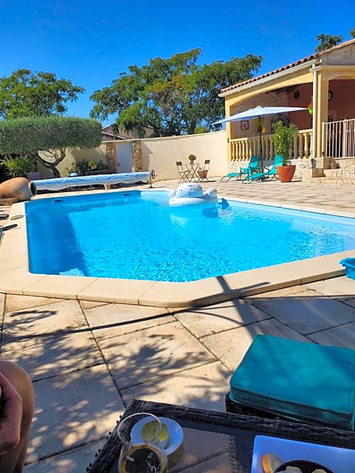 " Chez NADOU " 2 Chambres d' Hôtes à 4 Kms d'Uzès