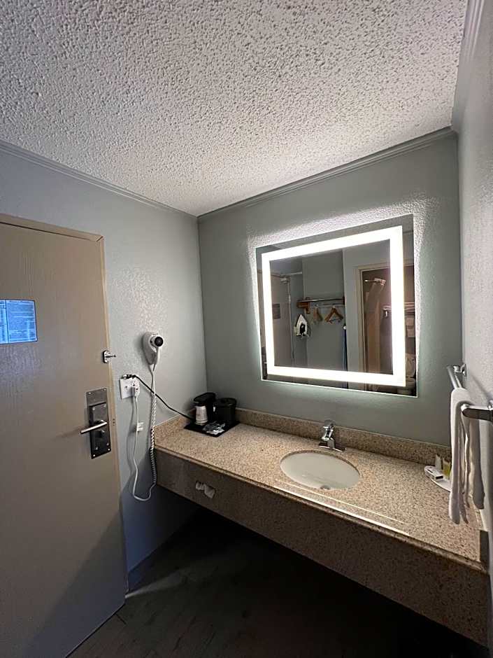 AmericInn by Wyndham Glendale/Milwaukee