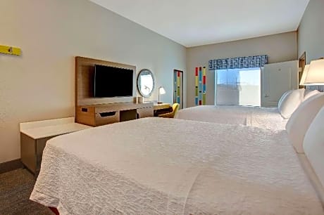 2 Queens One Bedroom Suite Nonsmoking