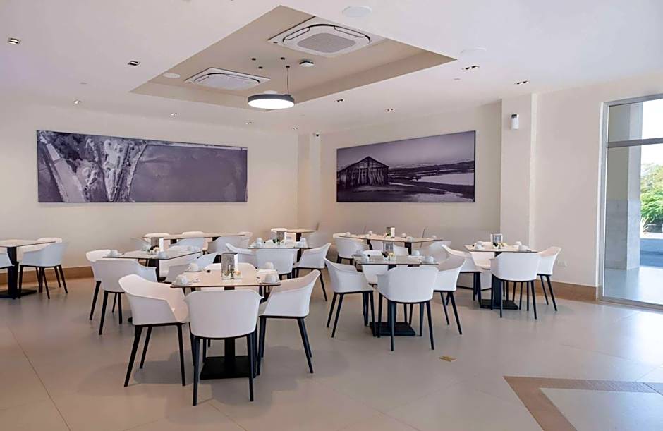 Super 8 by Wyndham Manzanillo