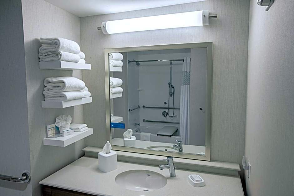 Hampton Inn By Hilton Amesbury, MA